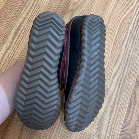 Sorel Red and Black Winter Boots - Picture 15 of 16